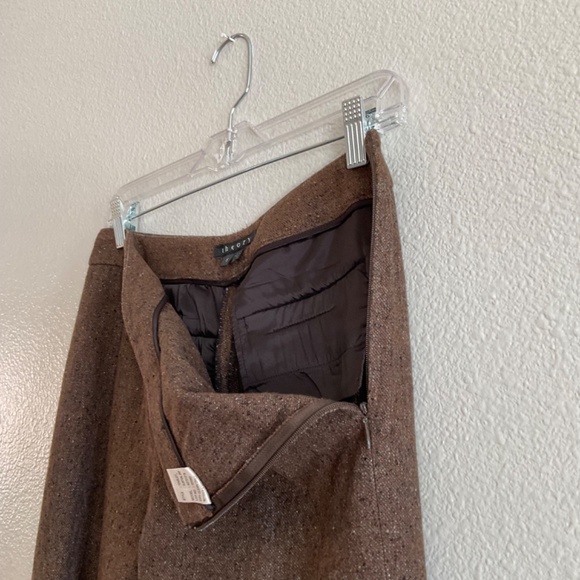 Theory Tensley Wool and Silk Blend Flared Trousers - Picture 5 of 6